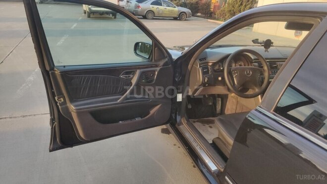 Mercedes C 270 2001, 270,000 km - 2.7 л - Bakı