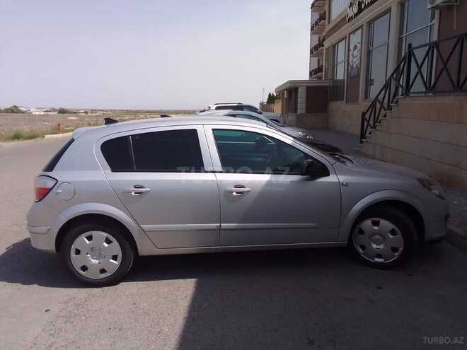 Opel Astra 2006, 298,657 km - 1.4 l - Naftalan
