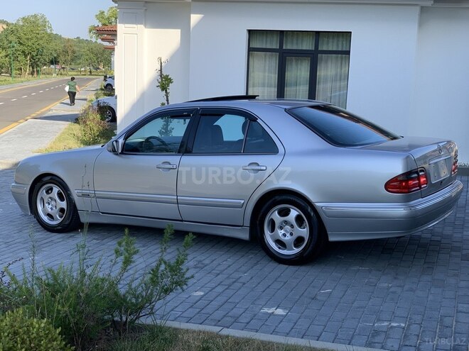 Mercedes E 320 2001, 95,687 km - 3.2 l - Bakı