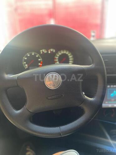 Volkswagen Golf 2003, 332,000 km - 1.6 л - Bakı
