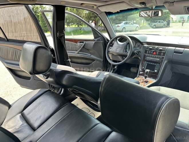 Mercedes E 220 2000, 350,000 km - 2.2 l - Bakı