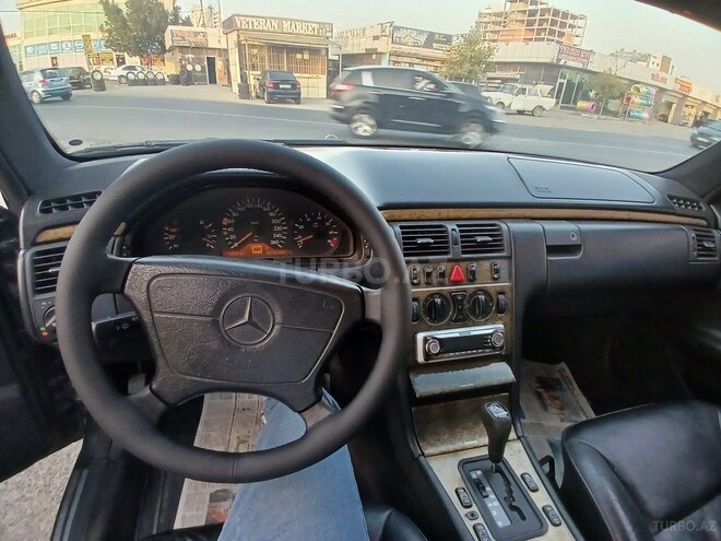 Mercedes E 320 1997, 220,000 km - 3.2 l - Bakı