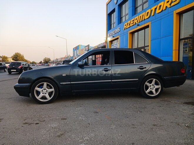Mercedes E 320 1997, 220,000 km - 3.2 l - Bakı