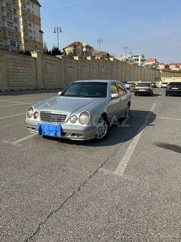 Mercedes E 220 2000, 400,000 km - 2.2 л - Bakı