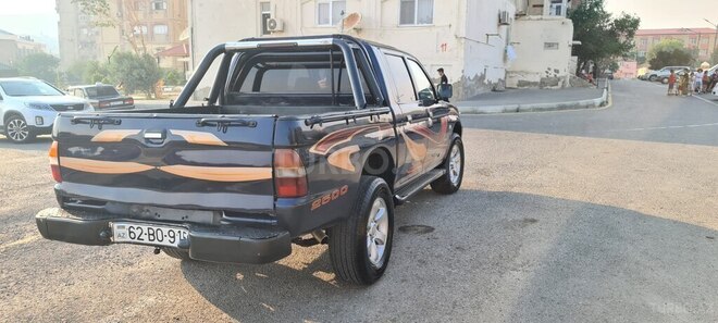 Mitsubishi L200 2005, 200,000 km - 2.5 l - Bakı