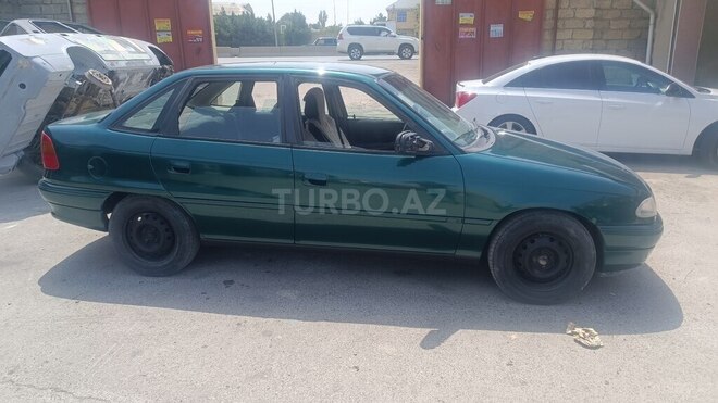 Opel Astra 1996, 365,000 km - 1.6 l - Bakı