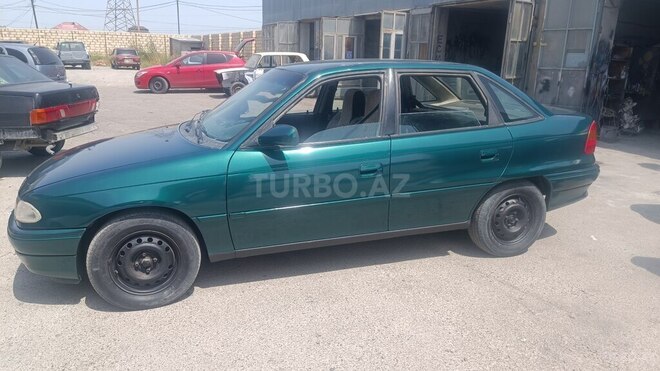 Opel Astra 1996, 365,000 km - 1.6 l - Bakı