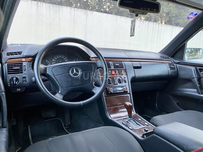 Mercedes E 230 1996, 386,500 km - 2.3 l - Bakı