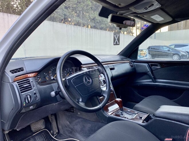 Mercedes E 230 1996, 386,500 km - 2.3 l - Bakı