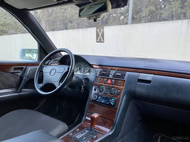 Mercedes E 230 1996, 386,500 km - 2.3 l - Bakı