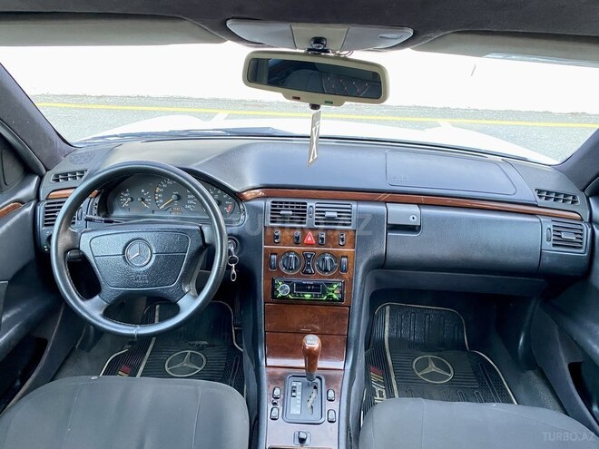 Mercedes E 230 1996, 386,500 km - 2.3 l - Bakı