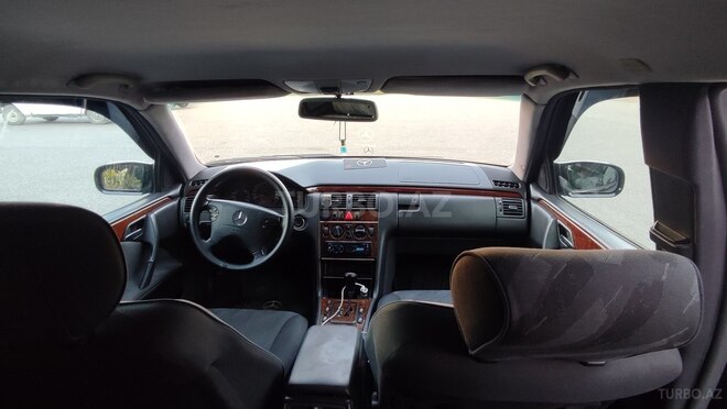Mercedes E 240 2000, 301,258 km - 2.4 l - Sumqayıt