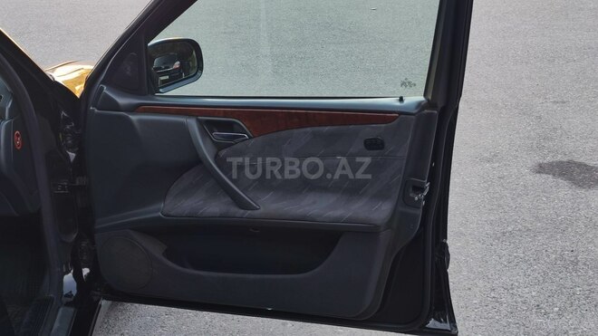 Mercedes E 240 2000, 301,258 km - 2.4 l - Sumqayıt
