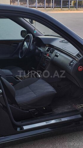 Mercedes E 240 2000, 301,258 km - 2.4 l - Sumqayıt