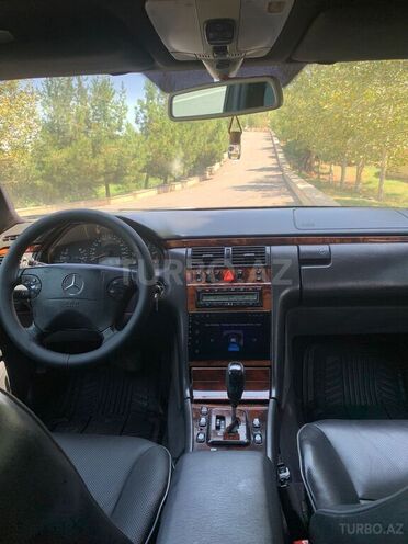 Mercedes E 240 2001, 253,354 km - 2.4 l - Bakı