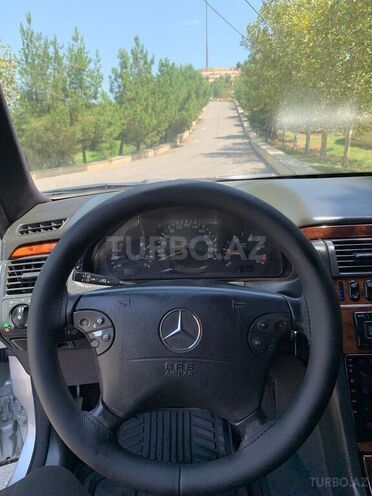 Mercedes E 240 2001, 253,354 km - 2.4 l - Bakı