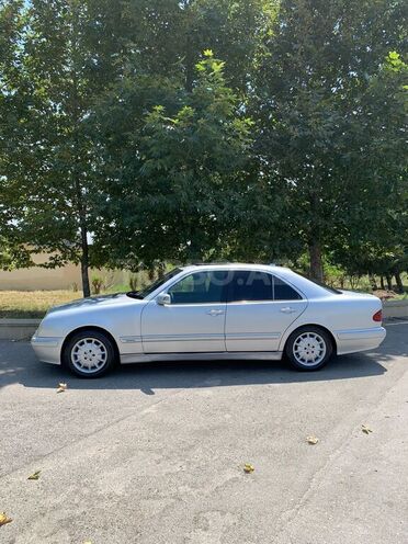 Mercedes E 240 2001, 253,354 km - 2.4 l - Bakı