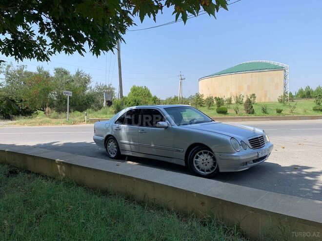 Mercedes E 240 2001, 253,354 km - 2.4 l - Bakı