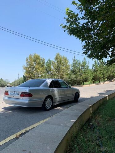 Mercedes E 240 2001, 253,354 km - 2.4 l - Bakı