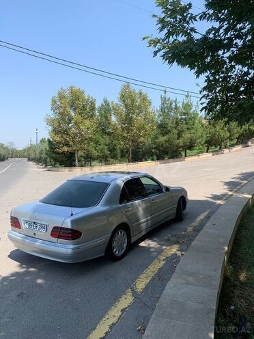 Mercedes E 240 2001, 253,354 km - 2.4 l - Bakı