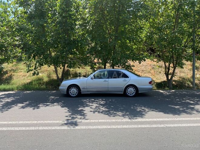 Mercedes E 240 2001, 253,354 km - 2.4 l - Bakı