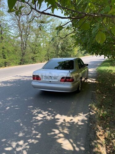 Mercedes E 240 2001, 253,354 km - 2.4 l - Bakı