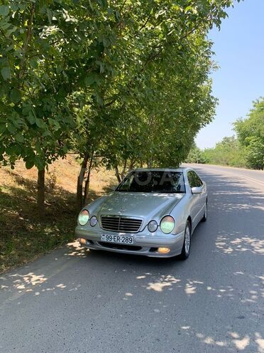 Mercedes E 240 2001, 253,354 km - 2.4 l - Bakı