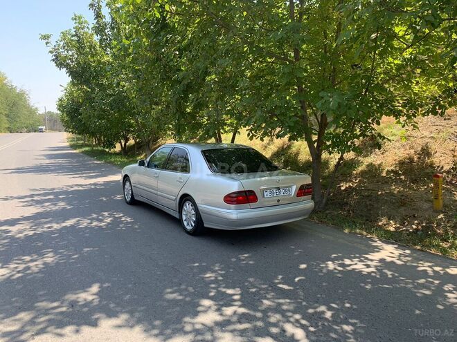 Mercedes E 240 2001, 253,354 km - 2.4 l - Bakı