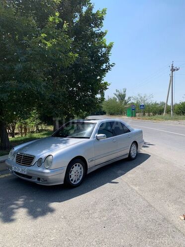 Mercedes E 240 2001, 253,354 km - 2.4 l - Bakı