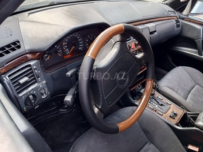Mercedes E 280 1997, 319,461 km - 2.8 l - Bakı