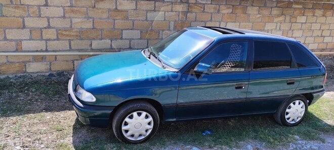 Opel Vectra 1994, 250,000 km - 1.6 л - Şəki