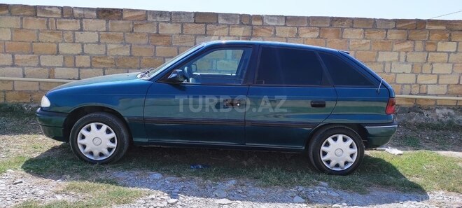 Opel Vectra 1994, 250,000 km - 1.6 л - Şəki