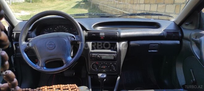 Opel Vectra 1994, 250,000 km - 1.6 л - Şəki