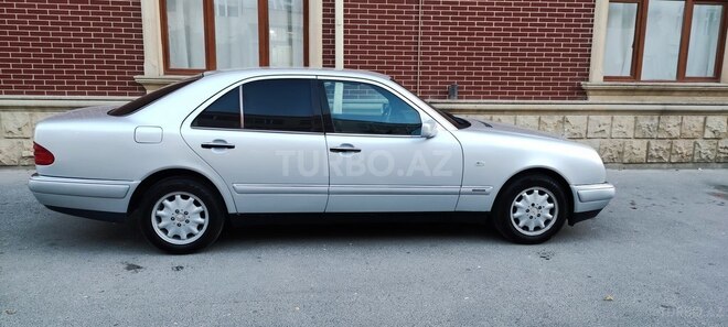 Mercedes E 200 1997, 325,000 km - 2.0 l - Bakı