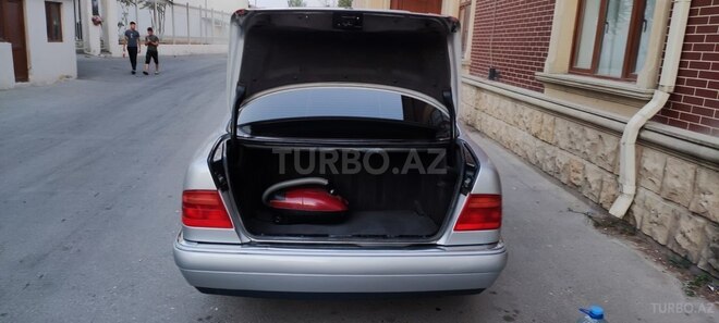 Mercedes E 200 1997, 325,000 km - 2.0 l - Bakı