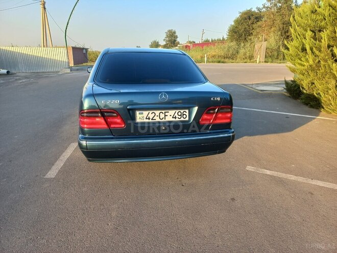 Mercedes E 220 2000, 365,000 km - 2.2 л - Sabirabad