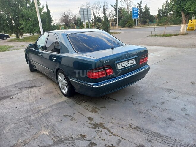 Mercedes E 220 2000, 365,000 km - 2.2 л - Sabirabad