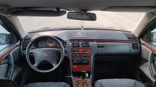 Mercedes E 240 2000, 301,258 km - 2.4 l - Sumqayıt