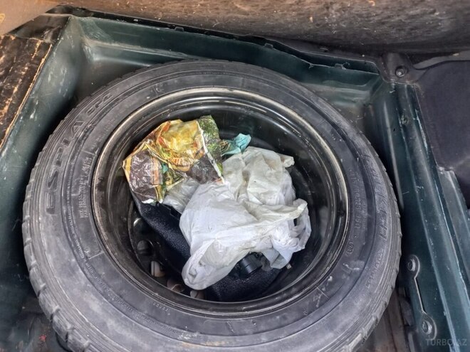Mercedes E 220 2000, 365,000 km - 2.2 л - Sabirabad