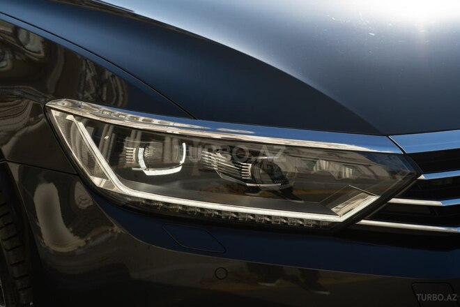 Volkswagen Passat 2018, 93,500 km - 1.8 l - Bakı