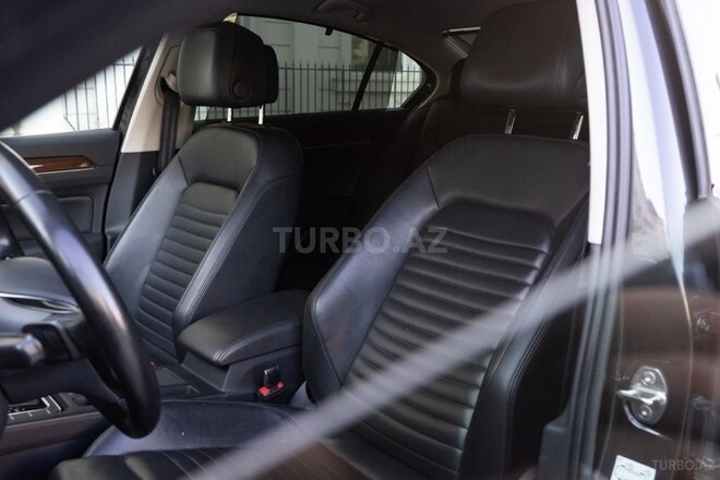 Volkswagen Passat 2018, 93,500 km - 1.8 l - Bakı