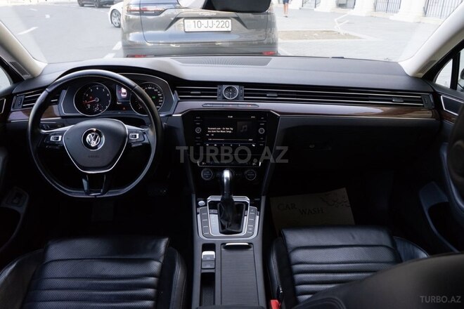 Volkswagen Passat 2018, 93,500 km - 1.8 l - Bakı