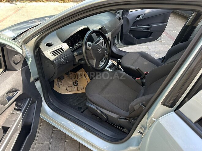 Opel Astra 2009, 206,000 km - 1.4 л - Bakı