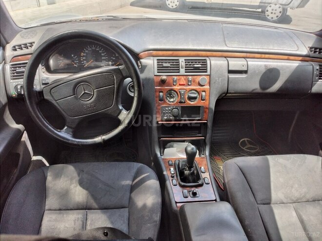 Mercedes E 200 1998, 321,500 km - 2.0 l - Bakı