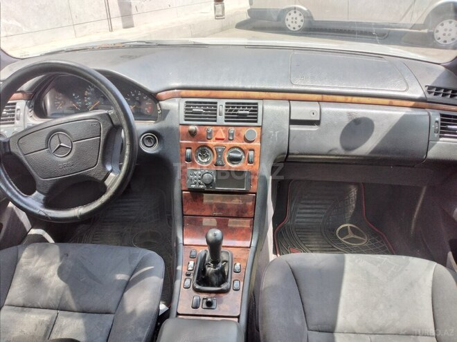 Mercedes E 200 1998, 321,500 km - 2.0 l - Bakı