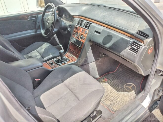 Mercedes E 200 1998, 321,500 km - 2.0 l - Bakı