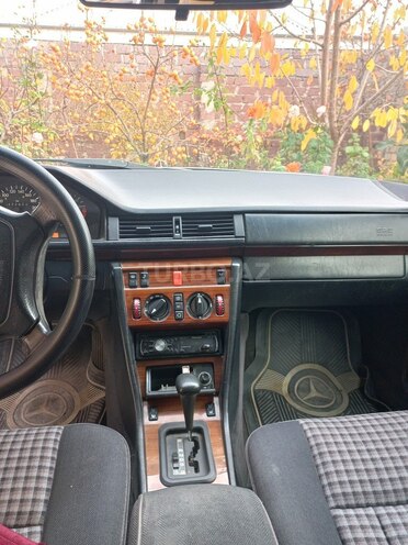 Mercedes E 200 1995, 400,000 km - 2.0 l - Göygöl