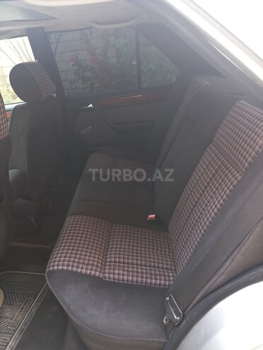 Mercedes E 200 1995, 400,000 km - 2.0 l - Göygöl
