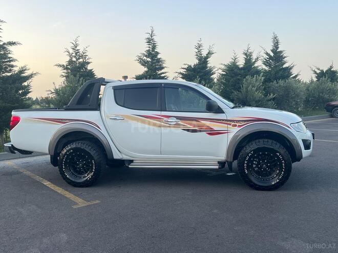 Mitsubishi L200 2015, 153,700 km - 2.5 l - Bakı