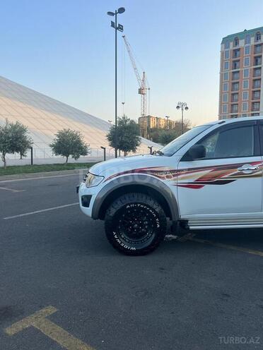 Mitsubishi L200 2015, 153,700 km - 2.5 l - Bakı